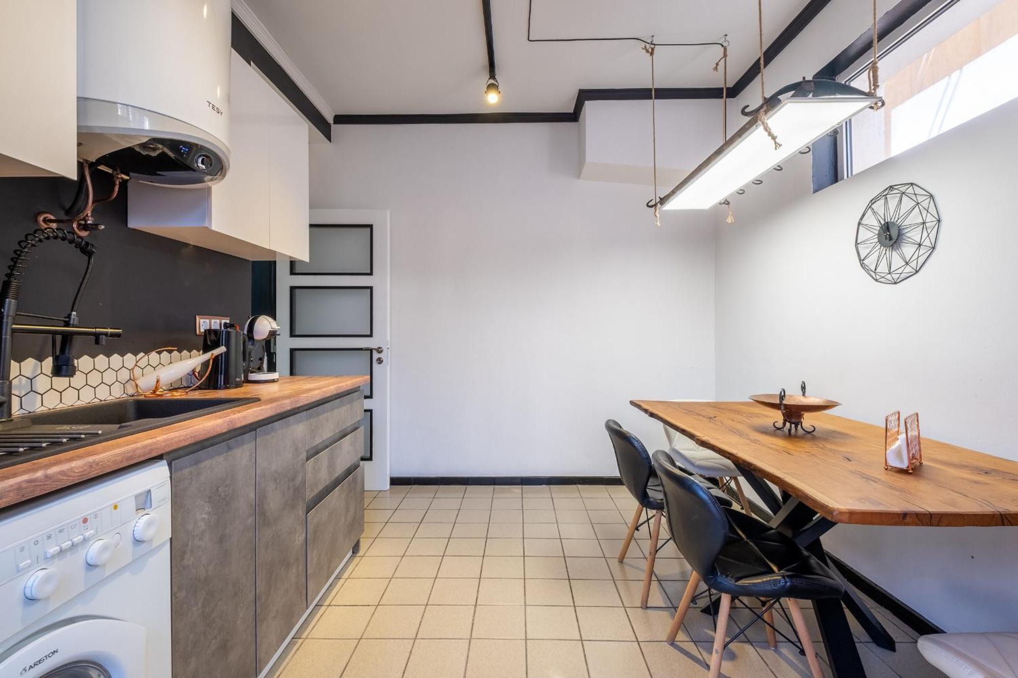 Apartament Modern , Spacious 2br In Center