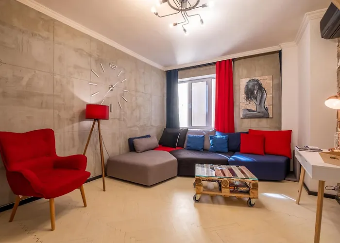 Modern , Spacious 2Br Apartment In Top Center