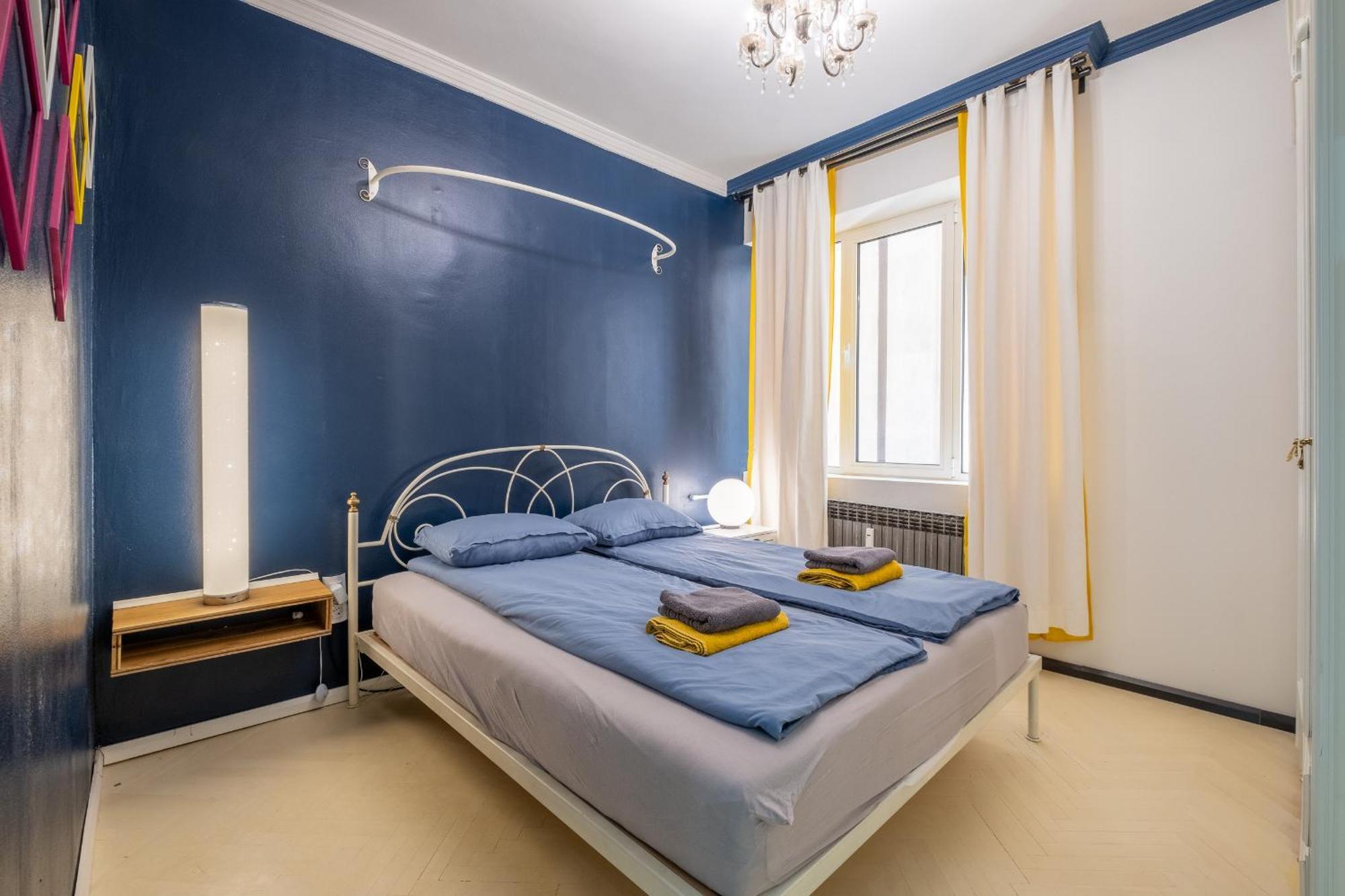 Modern , Spacious 2br In Center